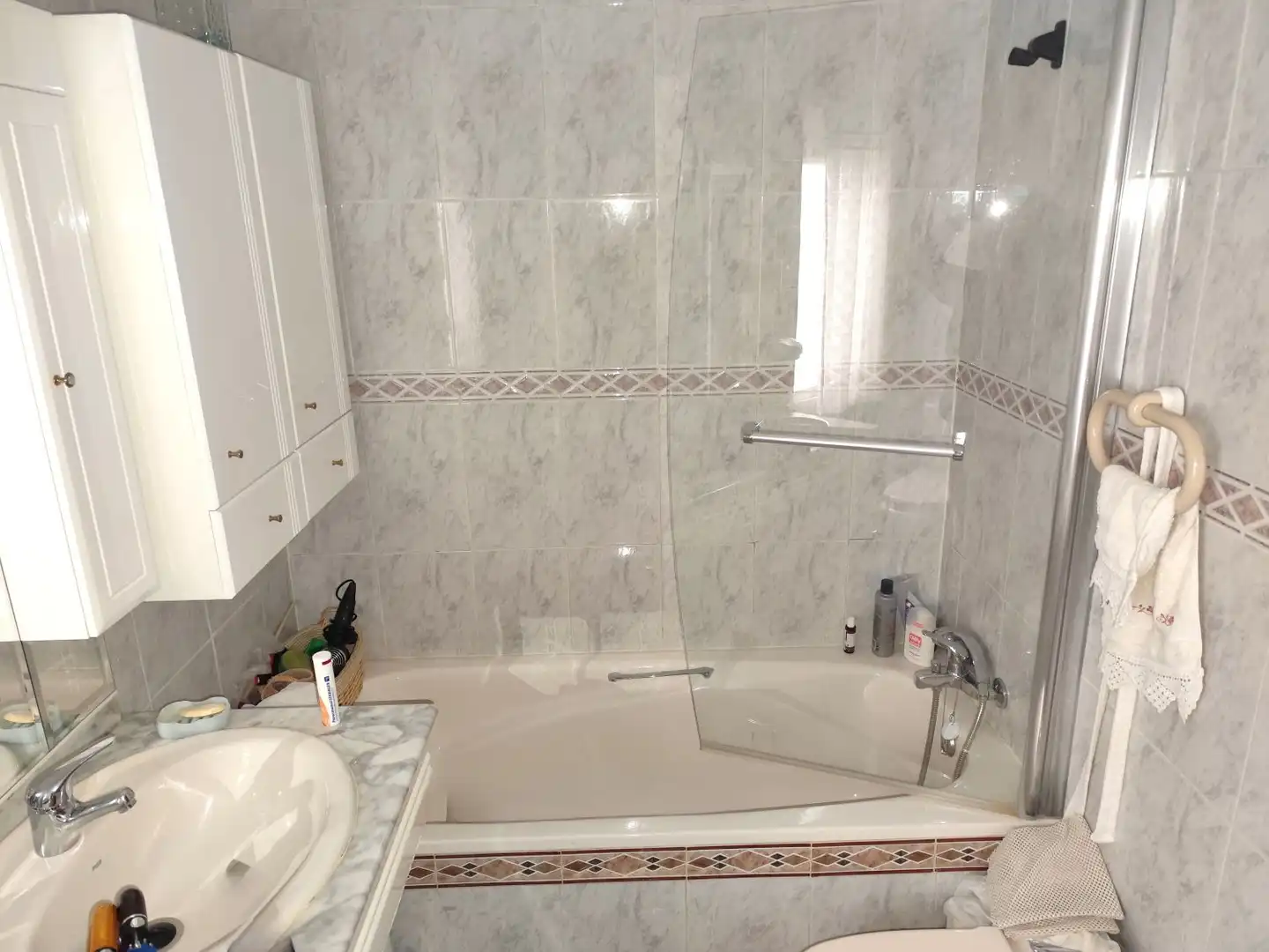 Bathroom of Flat for sale in Valladolid  with Heating, Parquet flooring and Storage room
