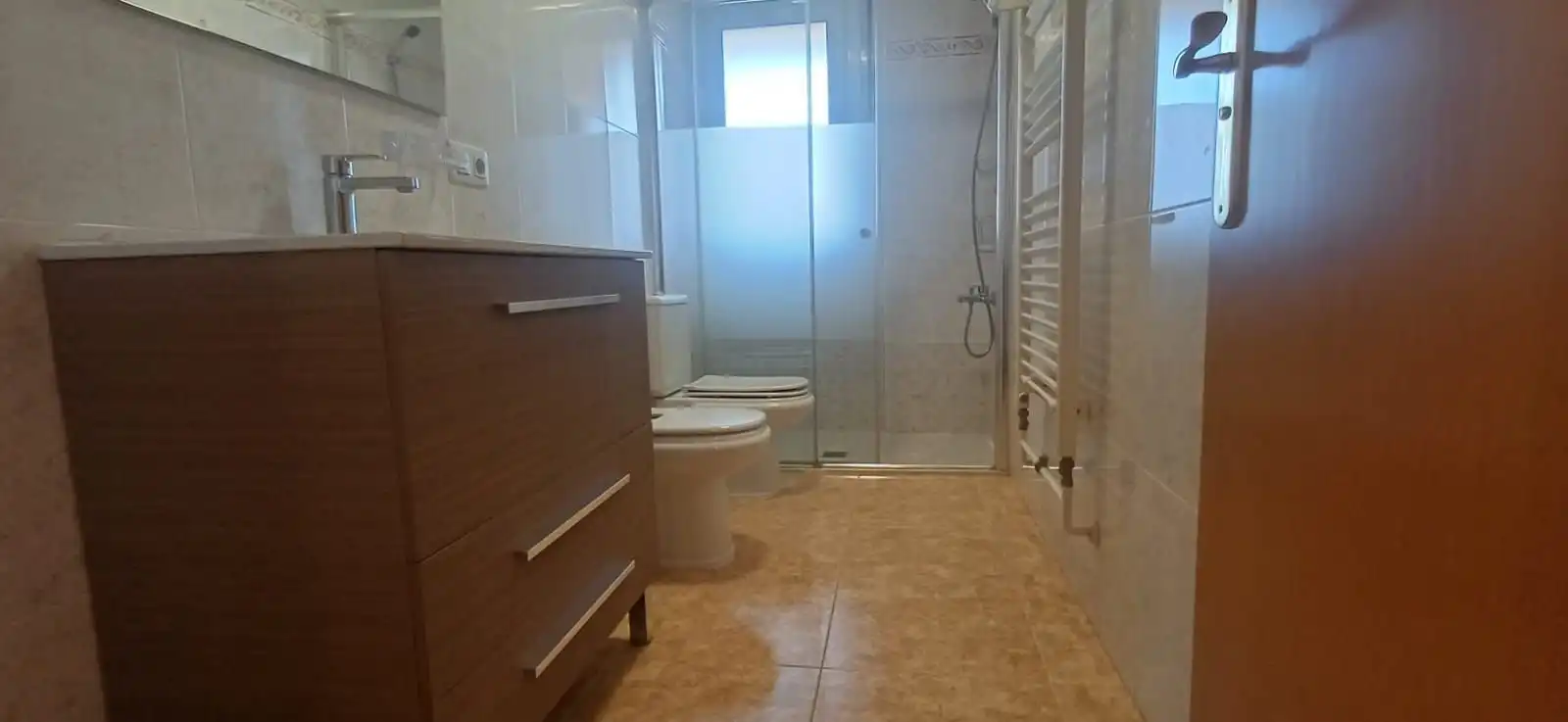 Badezimmer von Wohnung zur Miete in Lleida mit Klimaanlage, Heizung und Terrasse