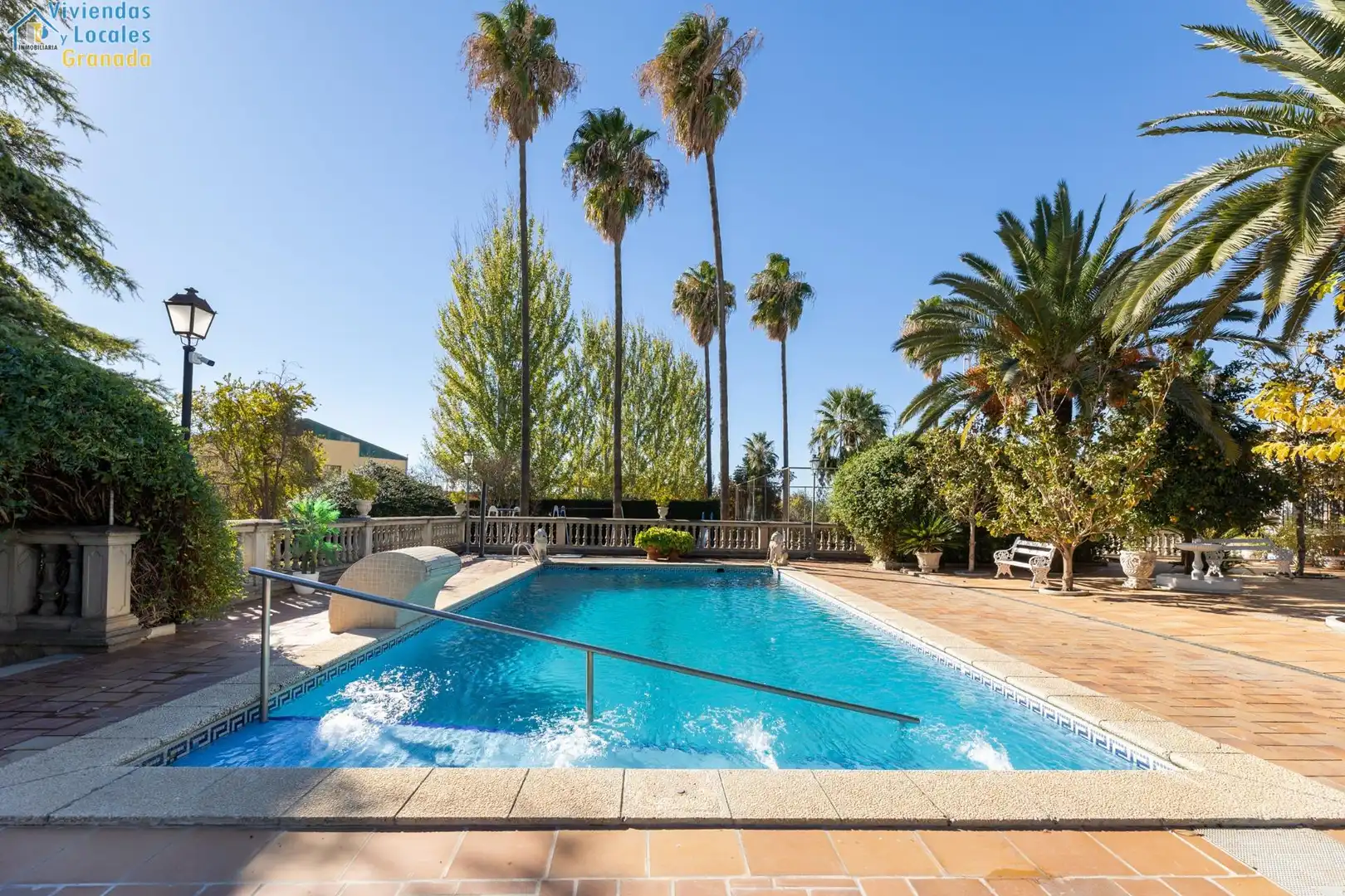 Piscina de Casa o chalet en venta en Granada con Aire acondicionado, Jardín privado y Trastero