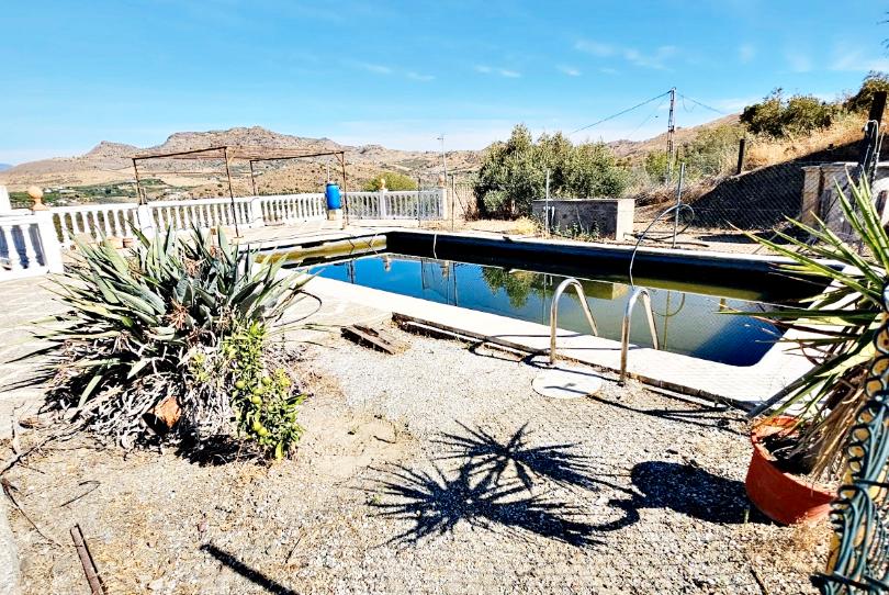 Photo 1 of Country house for sale in Pizarra, Málaga