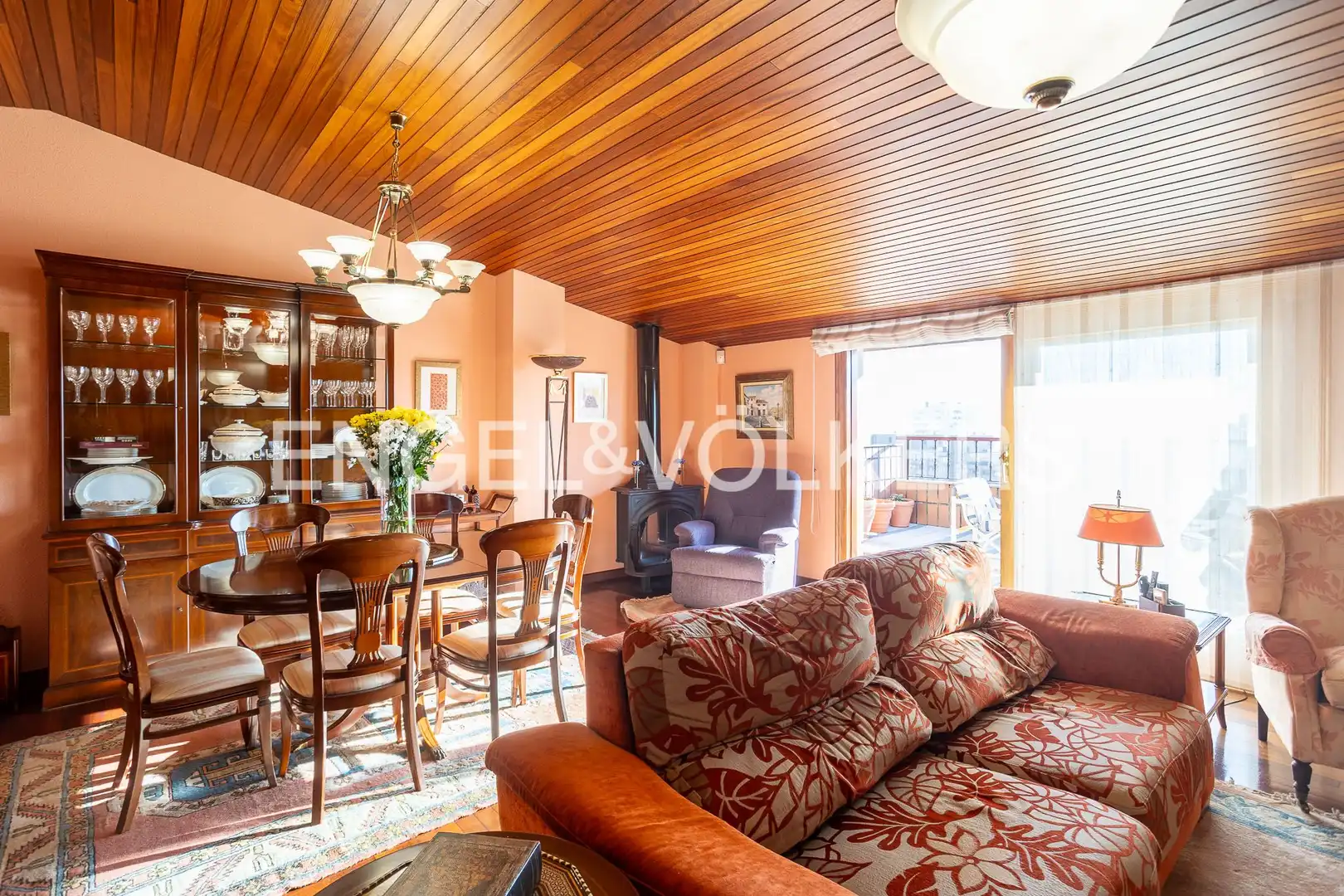 Wohnzimmer von Einfamilien-Reihenhaus zum Verkauf in Santander mit Heizung, Privatgarten und Terrasse