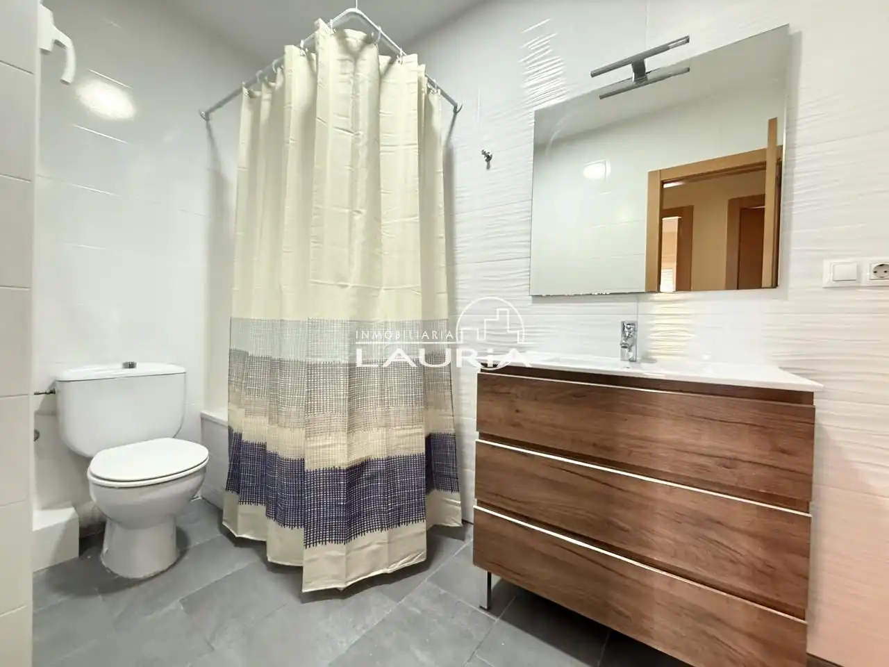 Bathroom of Flat for rent in Valencia  with Air Conditioner, Heating and Terrace