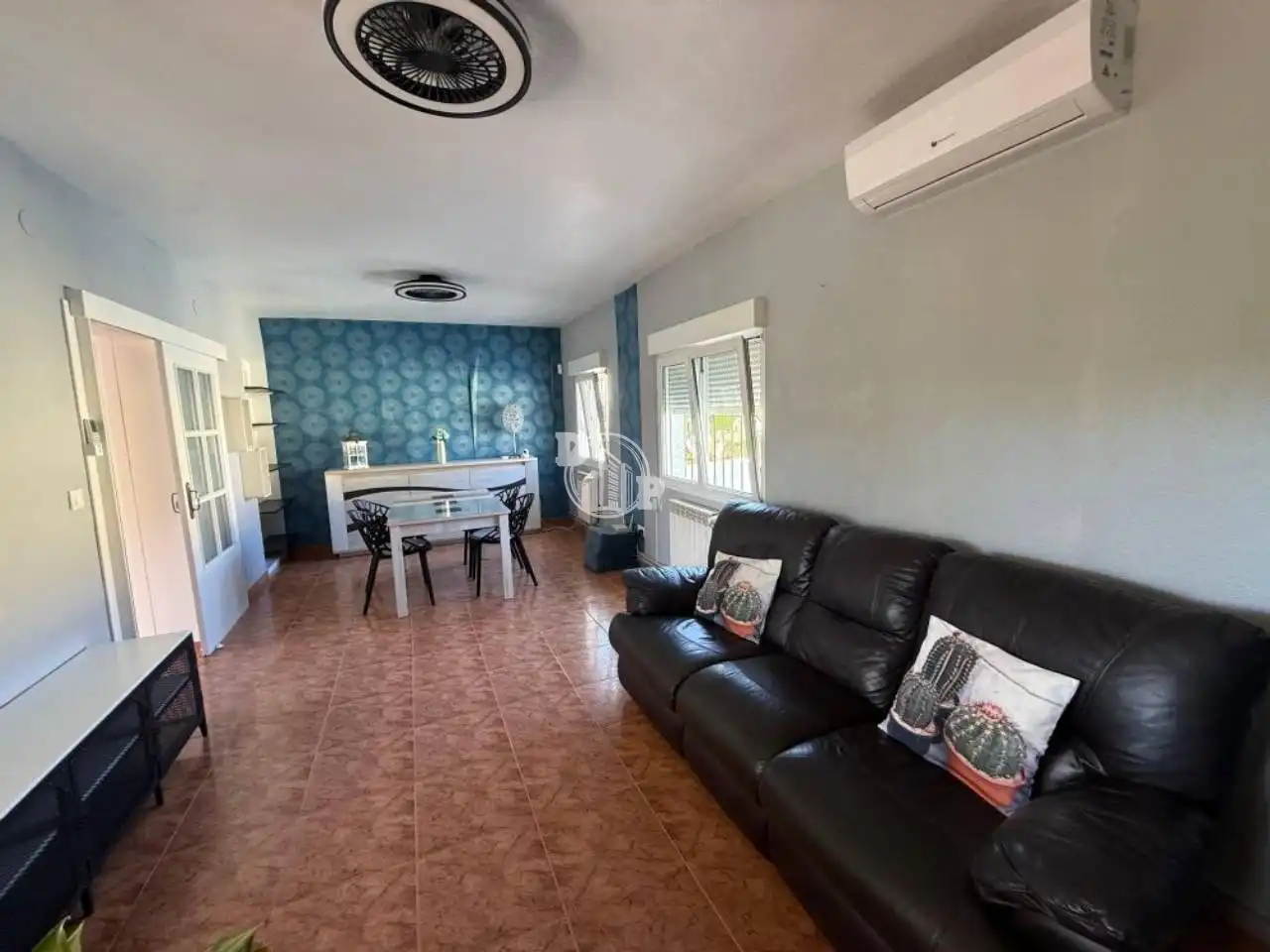 Sala d'estar de Casa o xalet en venda en Pilar de la Horadada amb Jardí privat, Piscina i Moblat