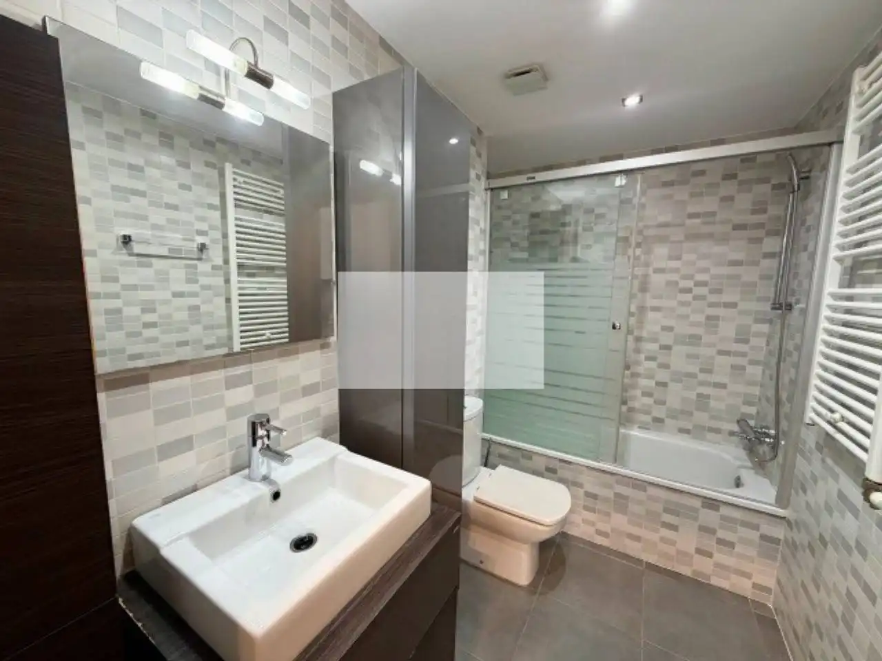 Bathroom of Flat for sale in Sabadell  with Air Conditioner, Heating and Private garden