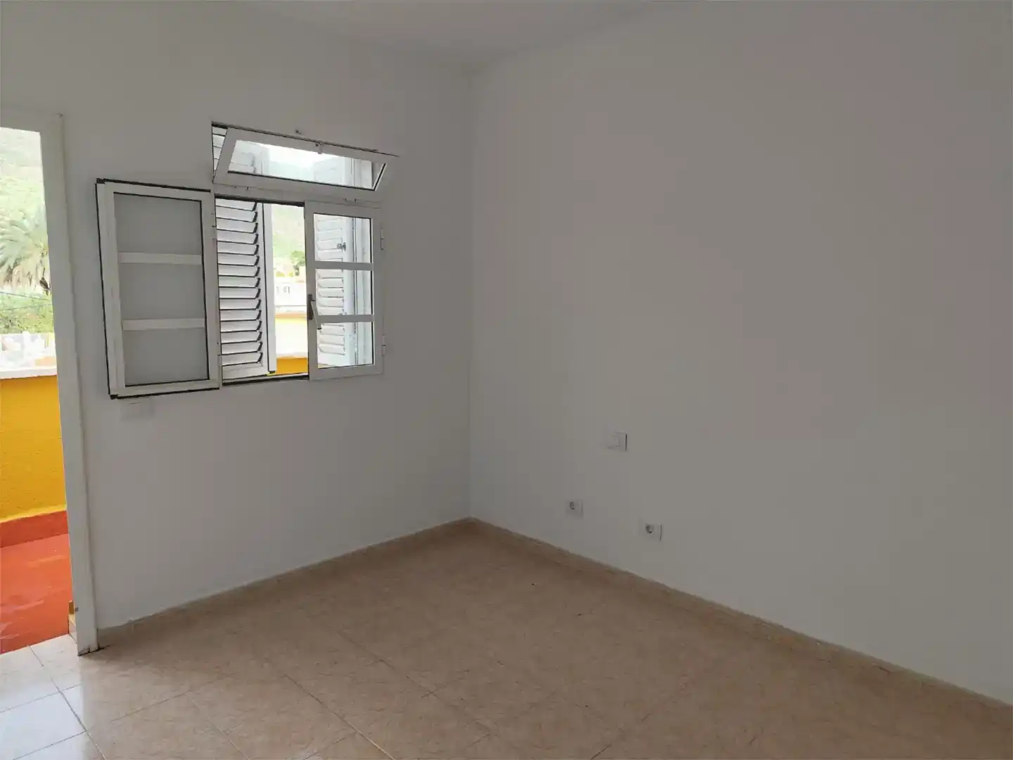 Schlafzimmer von Maisonette zum Verkauf in Telde mit Abstellraum, Ofen und Balkon