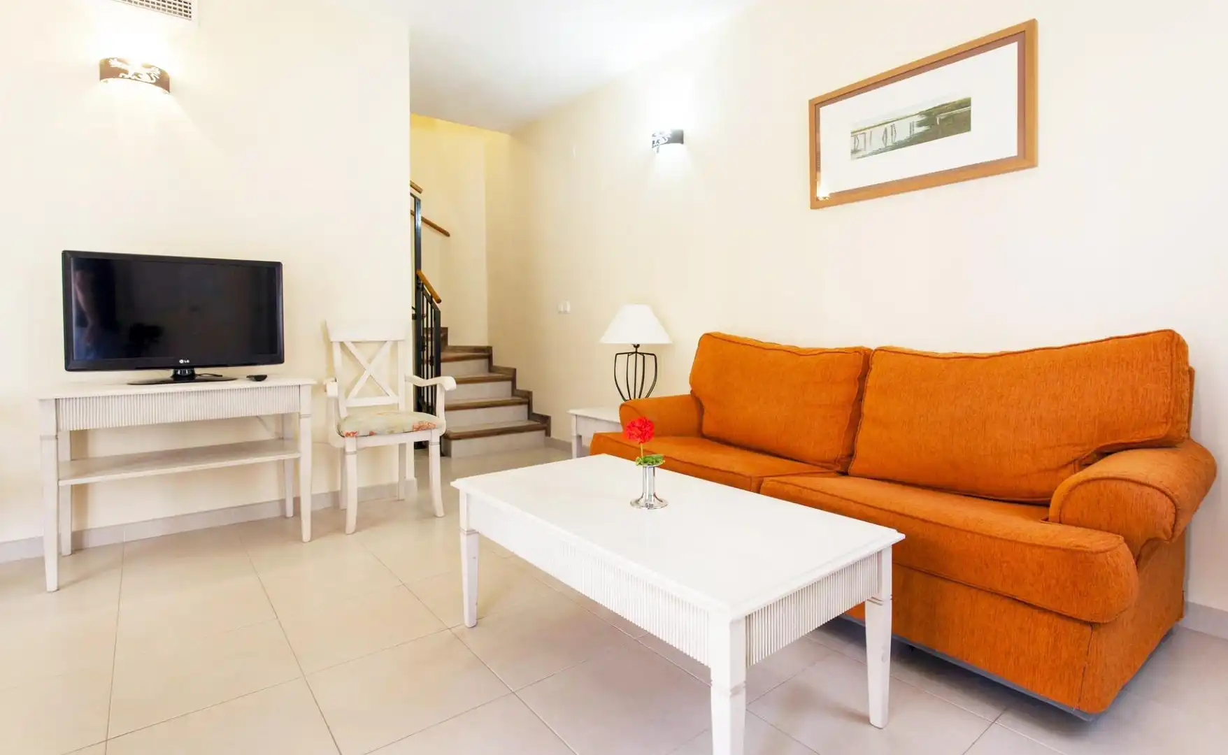 Sala d'estar de Casa adosada en venda en Chiclana de la Frontera amb Aire condicionat, Jardí privat i Terrassa