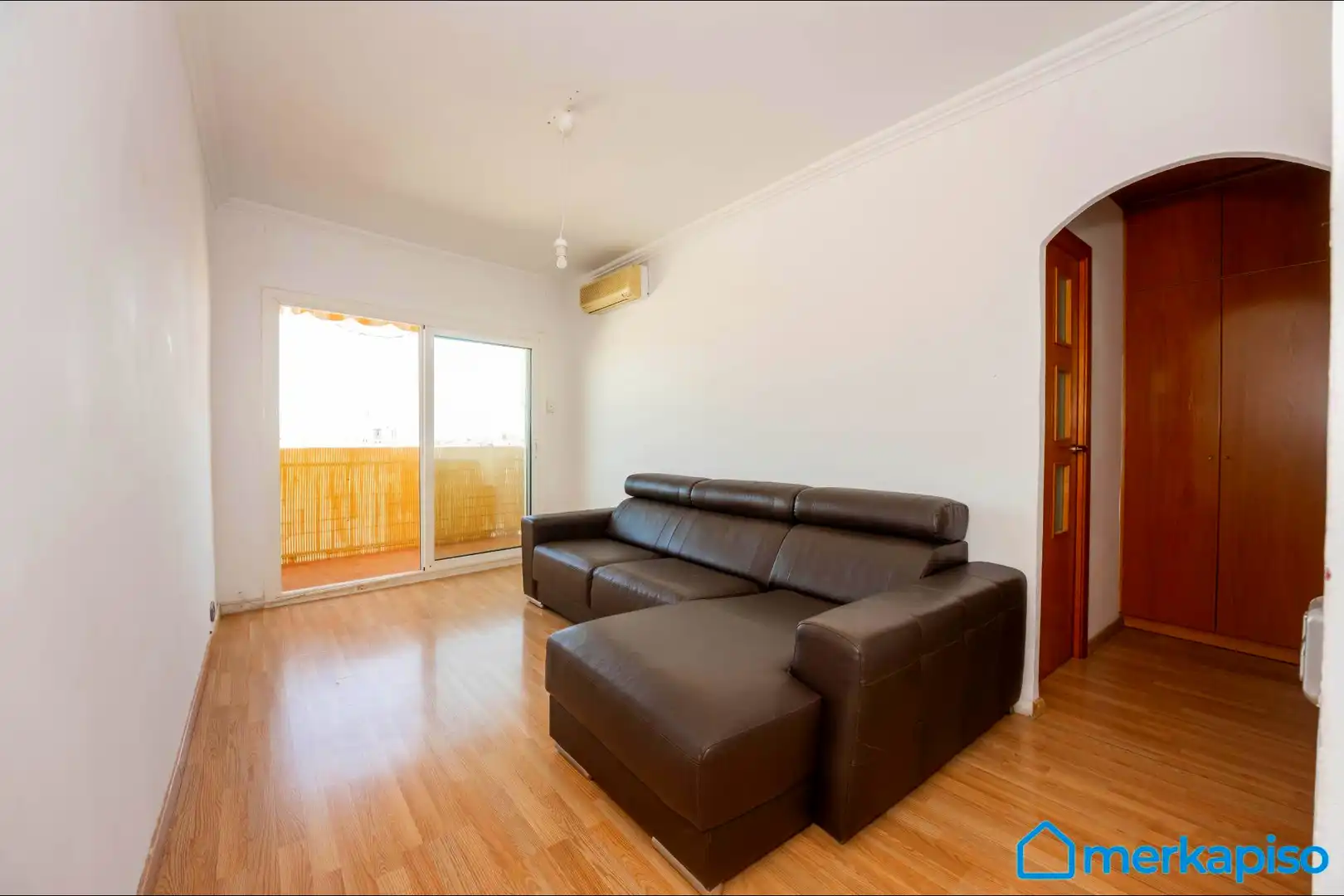 Sala d'estar de Àtic en venda en Viladecans amb Aire condicionat, Parquet i Balcó