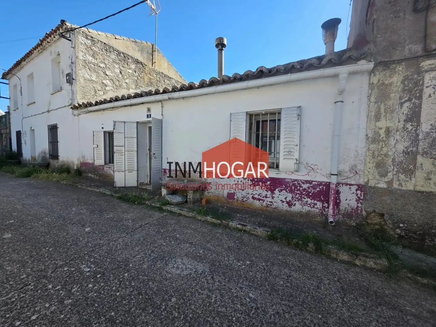 Exterior view of Houses for sale in Navalperal de Pinares  with Heating and Furnished