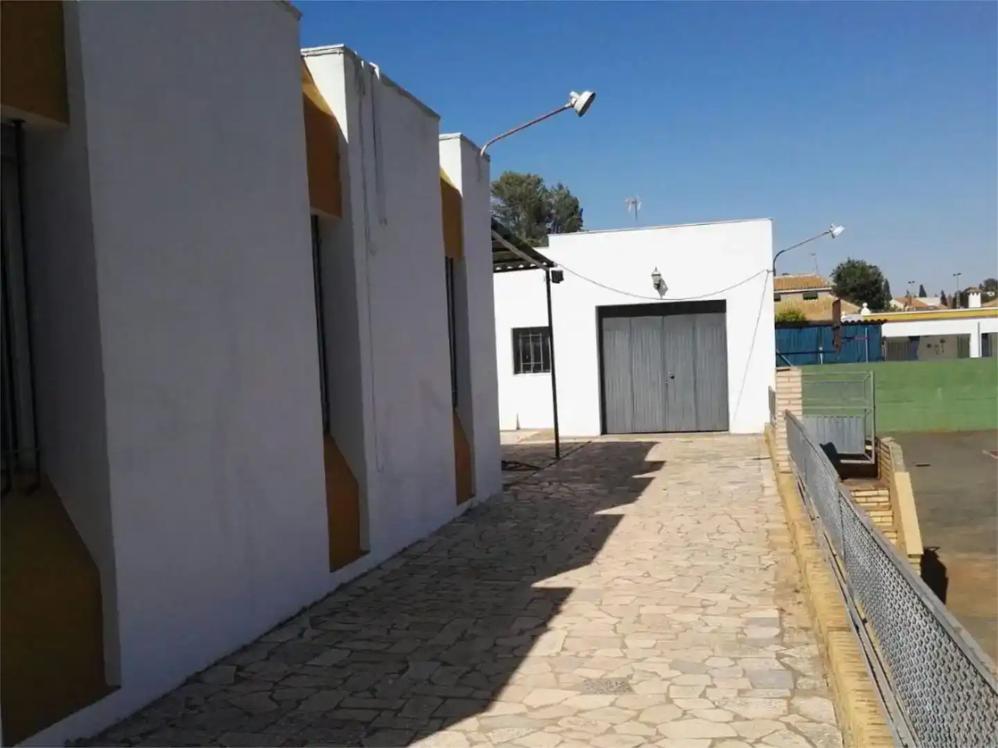 Vista exterior de Casa o chalet de alquiler en Alcalá de Guadaira con Aire acondicionado, Jardín privado y Piscina