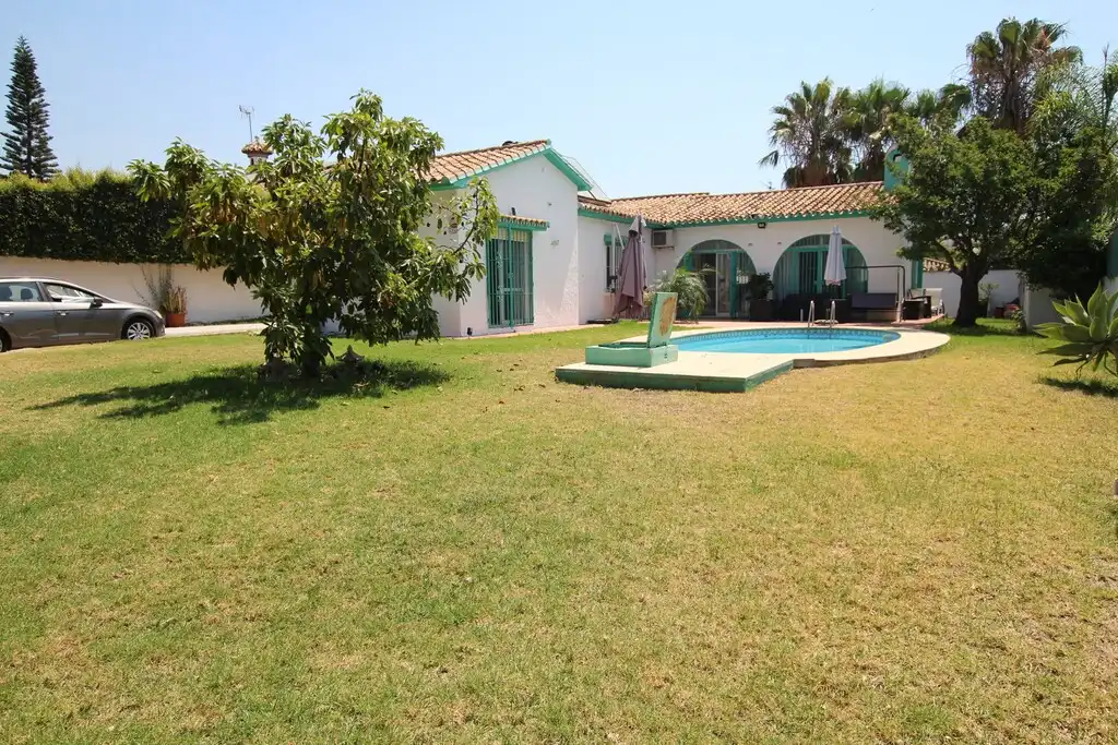 Jardí de Casa o xalet en venda en Marbella amb Aire condicionat, Jardí privat i Terrassa