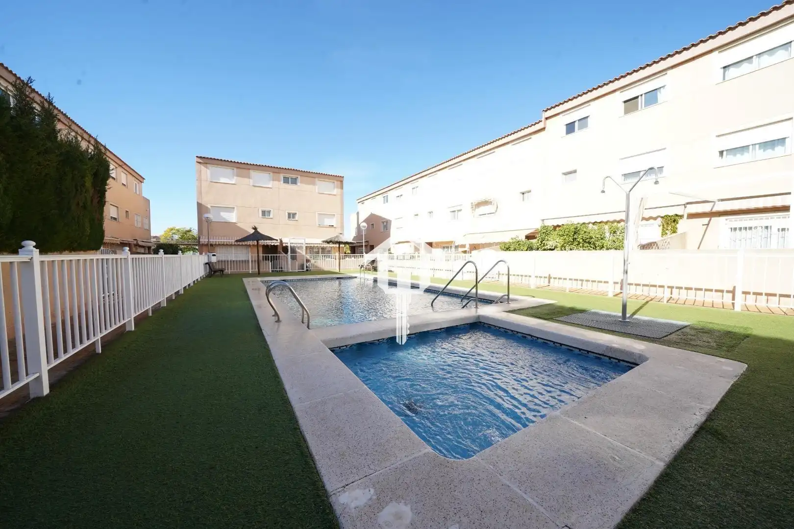 Vista exterior de Casa adosada en venda en Alicante / Alacant amb Calefacció, Jardí privat i Terrassa