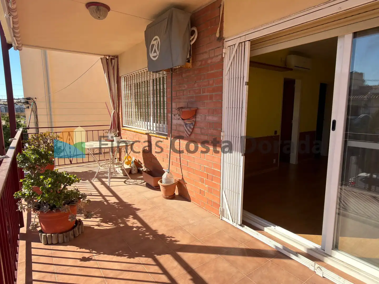 Vista exterior de Piso en venta en Cubelles con Terraza, Trastero y Balcón