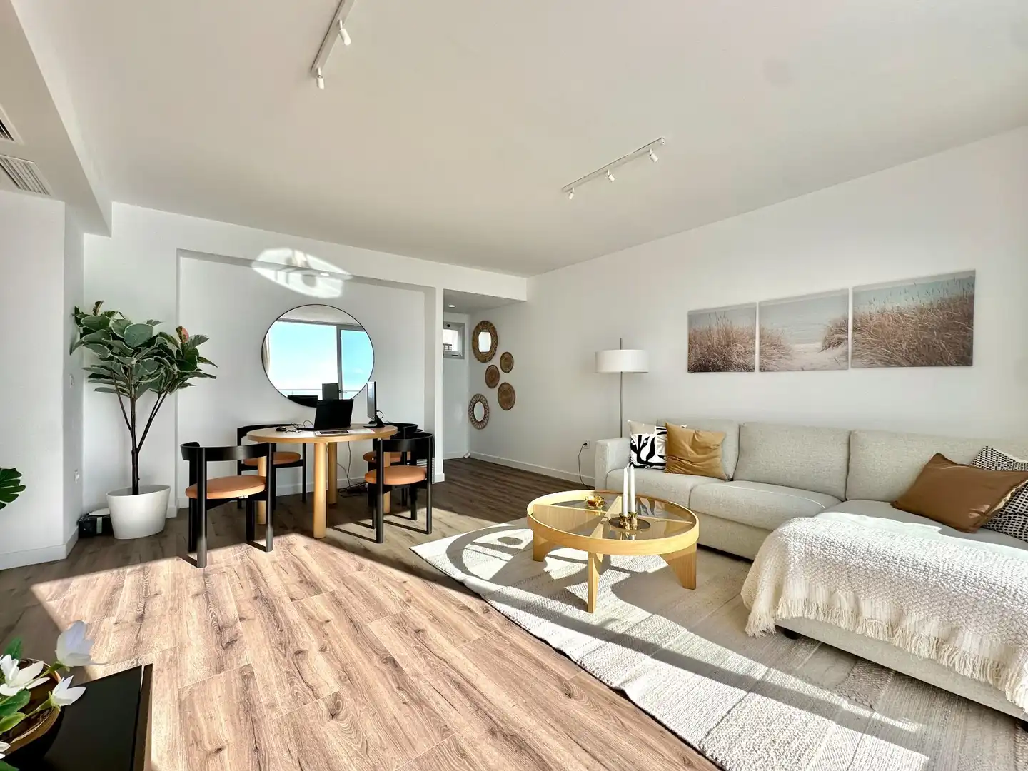 Wohnzimmer von Dachboden zum Verkauf in Almuñécar mit Klimaanlage, Terrasse und Schwimmbad