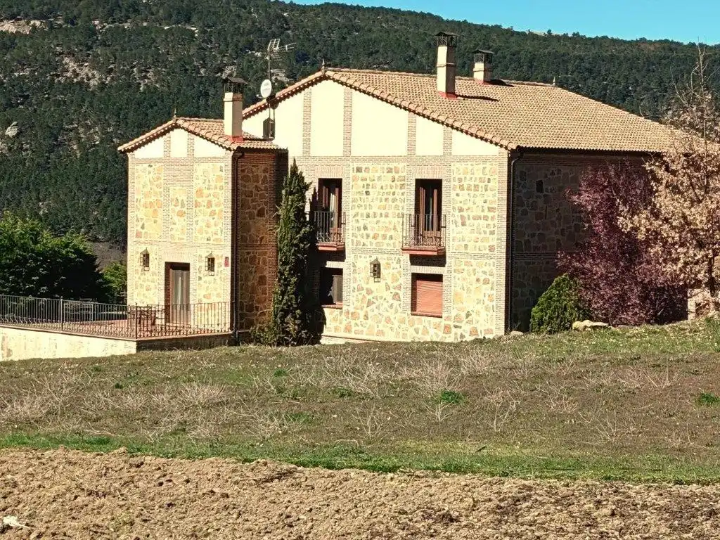 Exterior view of Buildings for sale in Navalonguilla
