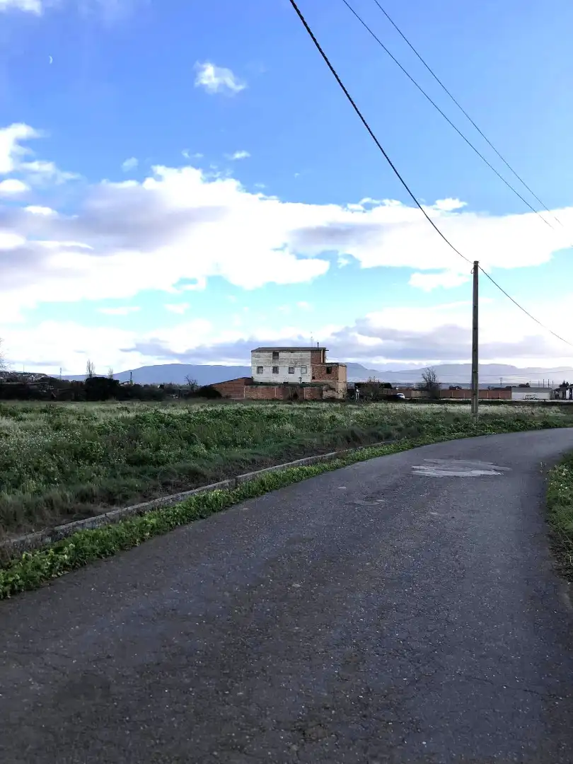 Terreno en venta en  Logroño