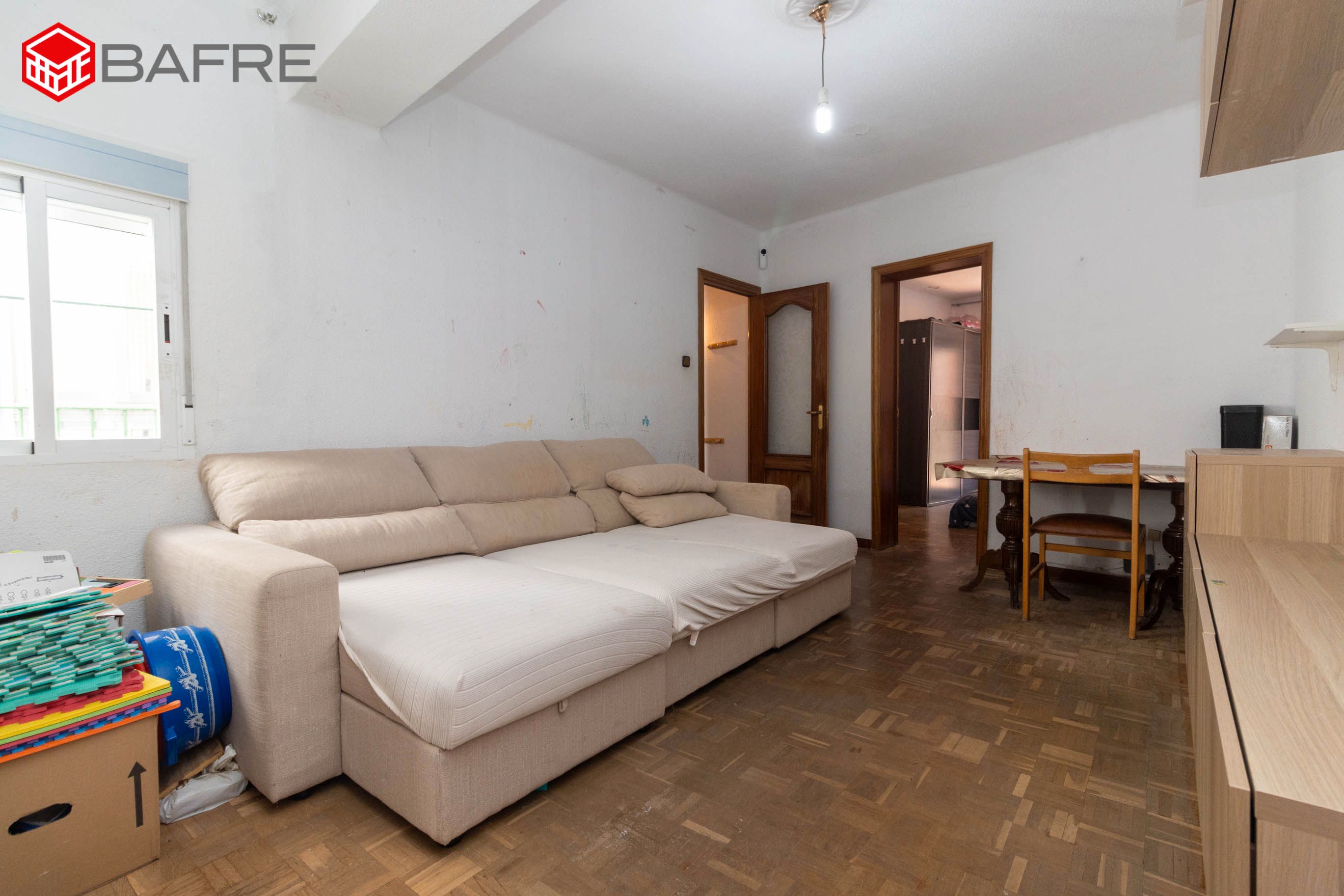 Living room of Flat for sale in  Madrid Capital  with Air Conditioner and Balcony