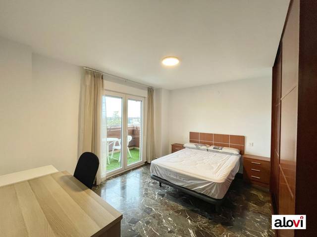 Piso en Alquiler en Calle Calle Félix Rodríguez de la Fuente en Barrio de Zaidín