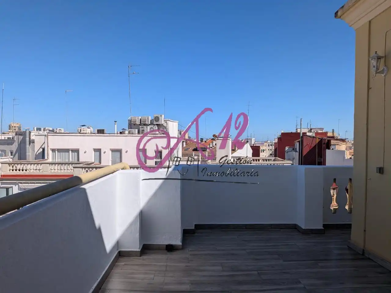 Terrasse von Wohnung zur Miete in Valencia mit Klimaanlage, Terrasse und Abstellraum