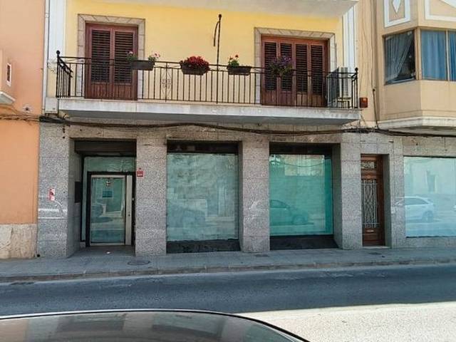 Local comercial en Alquiler en CL INGENIERO BALAGUER en Carlet
