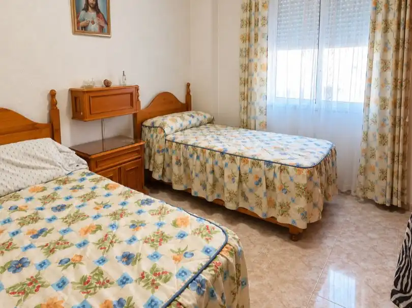 Habitación de Piso en venta en Torrevieja con Aire acondicionado, Terraza y Balcón