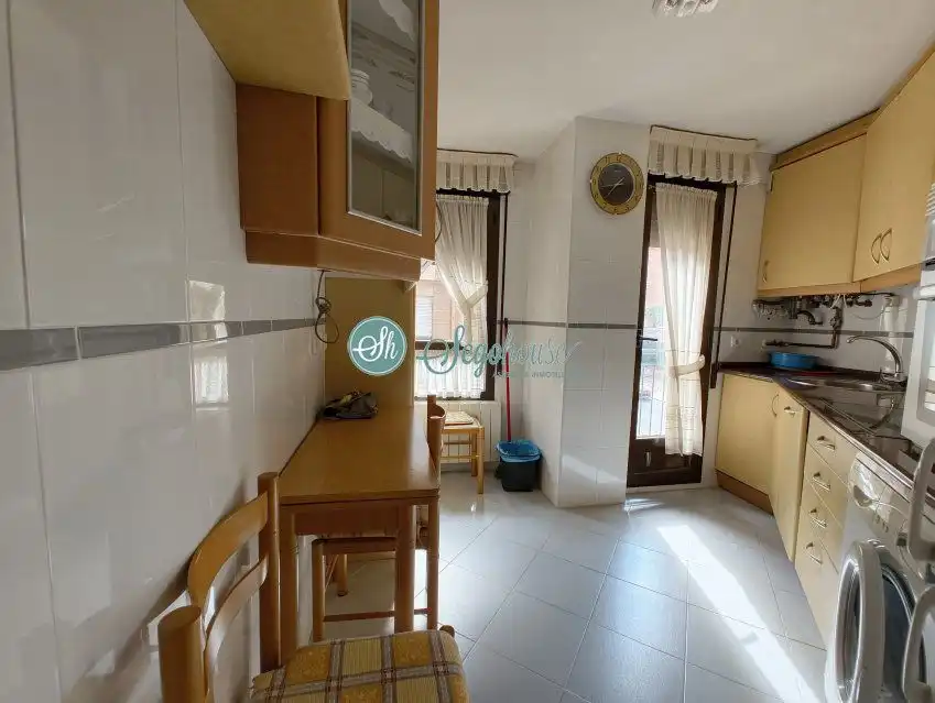 Cocina de Piso de alquiler en Segovia con Calefacción, Parquet y Terraza