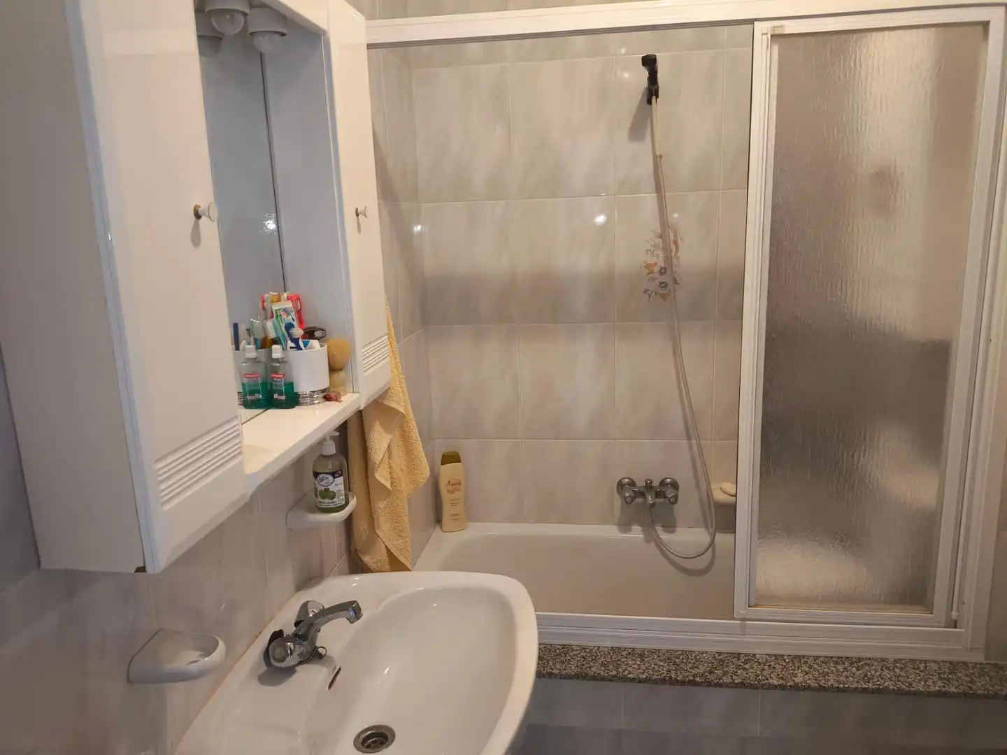 Badezimmer von Wohnung zum Verkauf in Laxe mit Heizung, Terrasse und Abstellraum