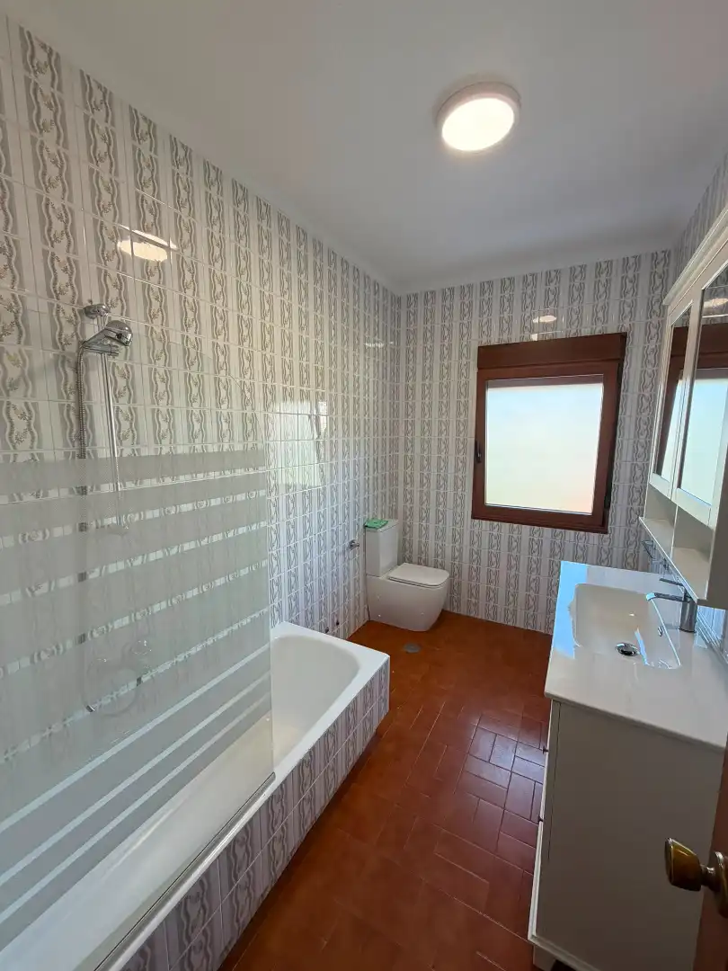 Baño de Casa o chalet de alquiler en Lugo con Calefacción, Terraza y Amueblado