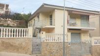 Vista exterior de Casa o xalet en venda en Calafell amb Aire condicionat, Calefacció i Jardí privat