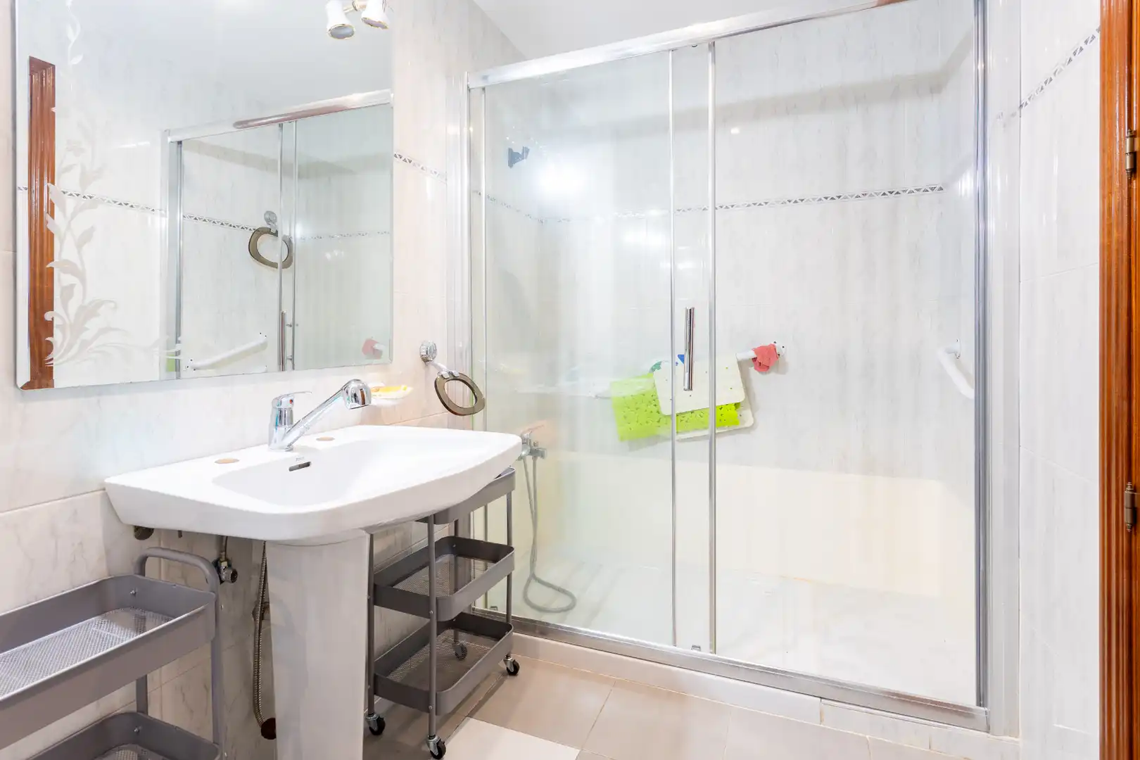 Bathroom of Houses for sale in Villanueva de la Cañada  with Air Conditioner, Heating and Private garden