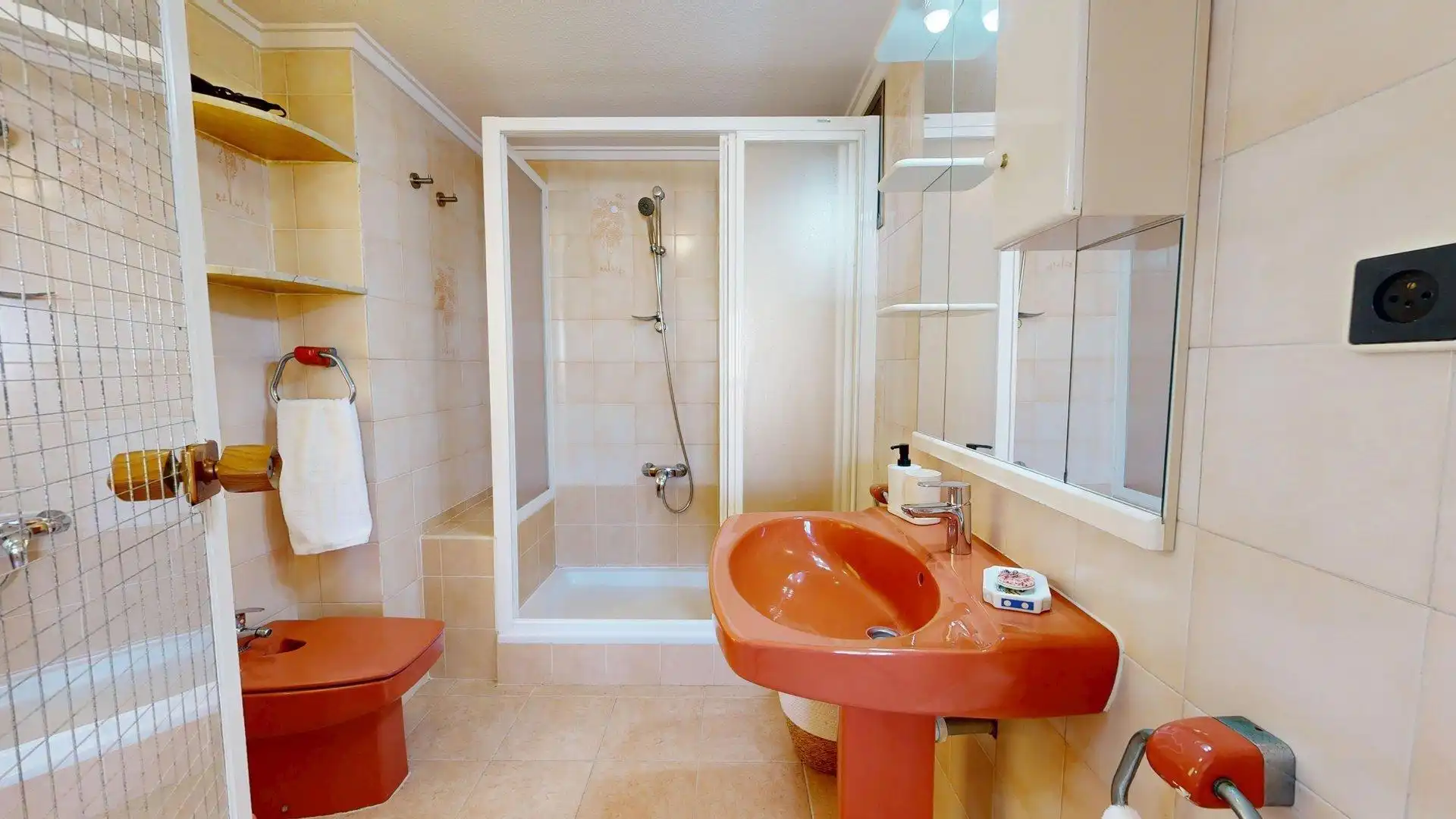 Bany de Apartament de lloguer en Elche / Elx amb Aire condicionat, Calefacció i Jardí privat