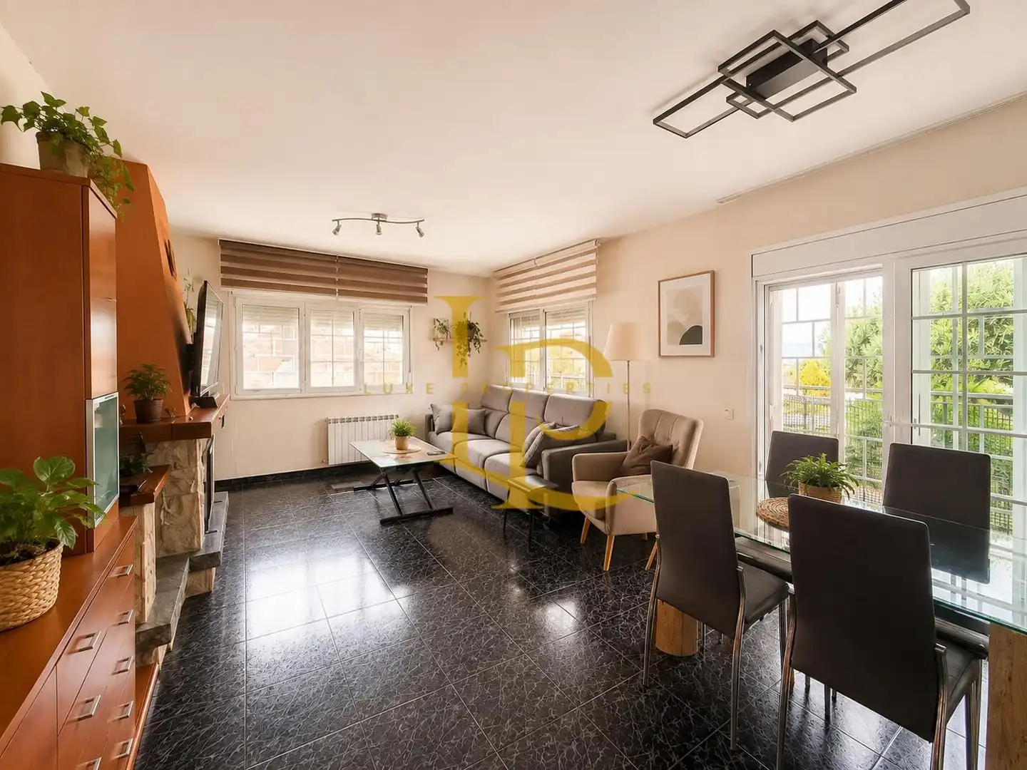 Sala d'estar de Casa o xalet en venda en Rubí amb Aire condicionat, Calefacció i Jardí privat