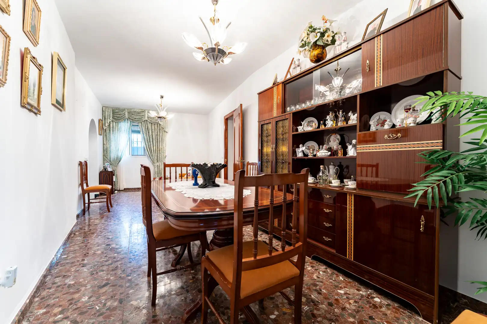 Esszimmer von Einfamilien-Reihenhaus zum Verkauf in Sayalonga mit Terrasse und Balkon