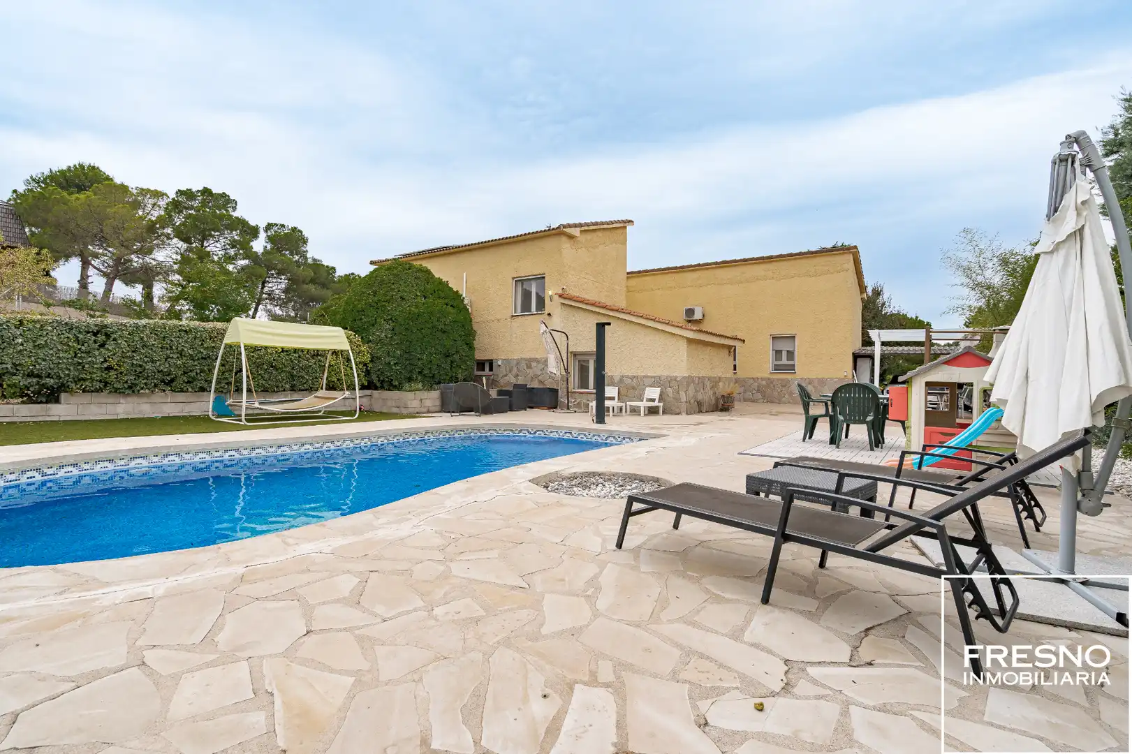 Piscina de Casa o xalet en venda en Paracuellos de Jarama amb Aire condicionat, Calefacció i Jardí privat