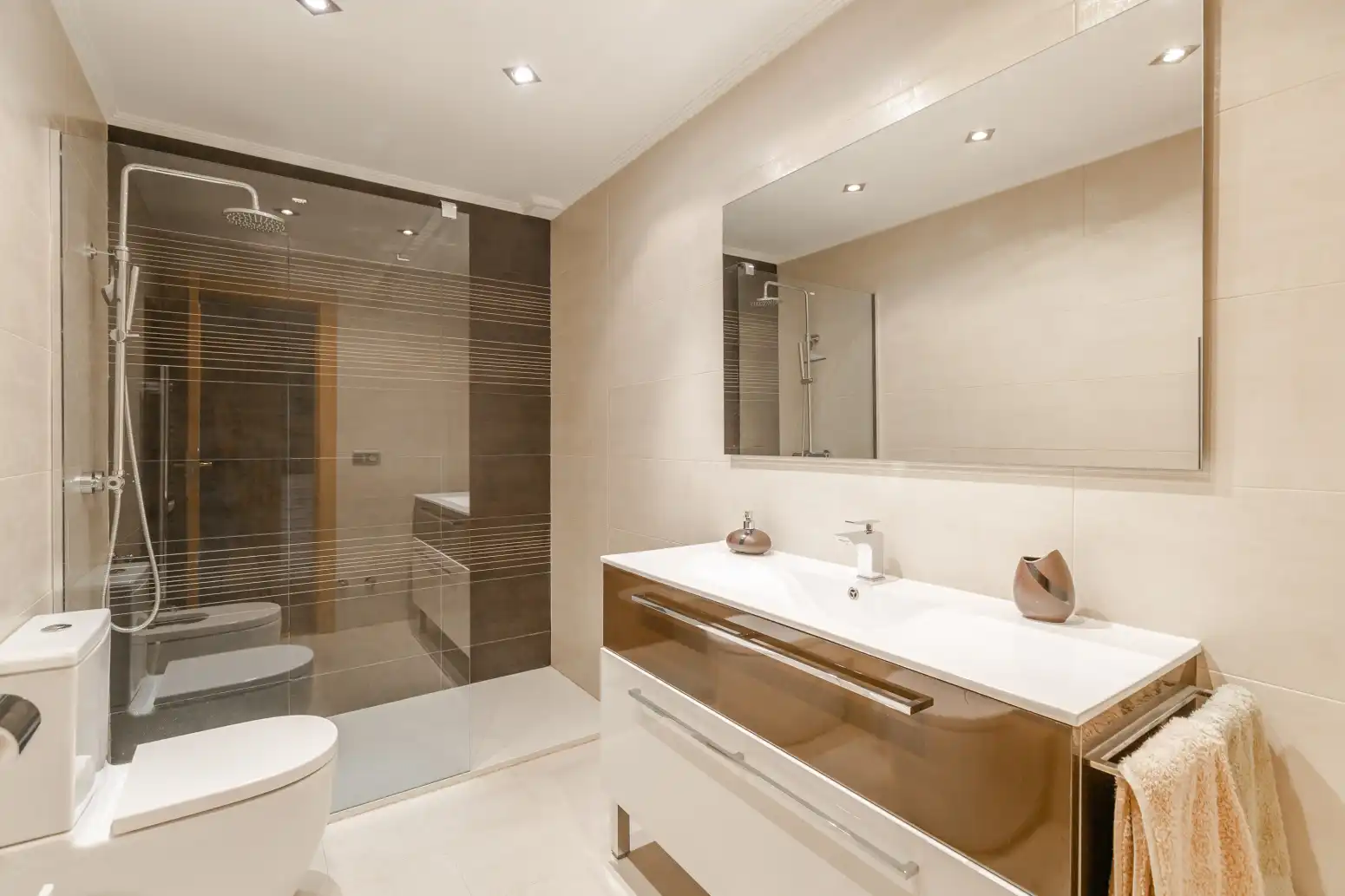Baño de Casa adosada en venta en Barañáin / Barañain con Calefacción, Jardín privado y Parquet