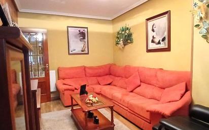 Sala d'estar de Pis en venda en Villablino amb Calefacció, Terrassa i Traster