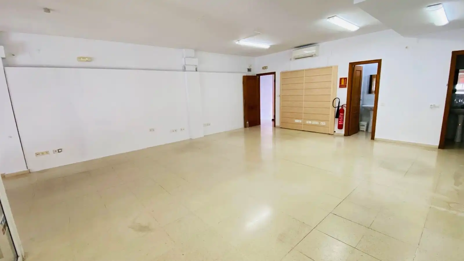 Local de alquiler en Moraira con Aire acondicionado, Calefacción y Alarma