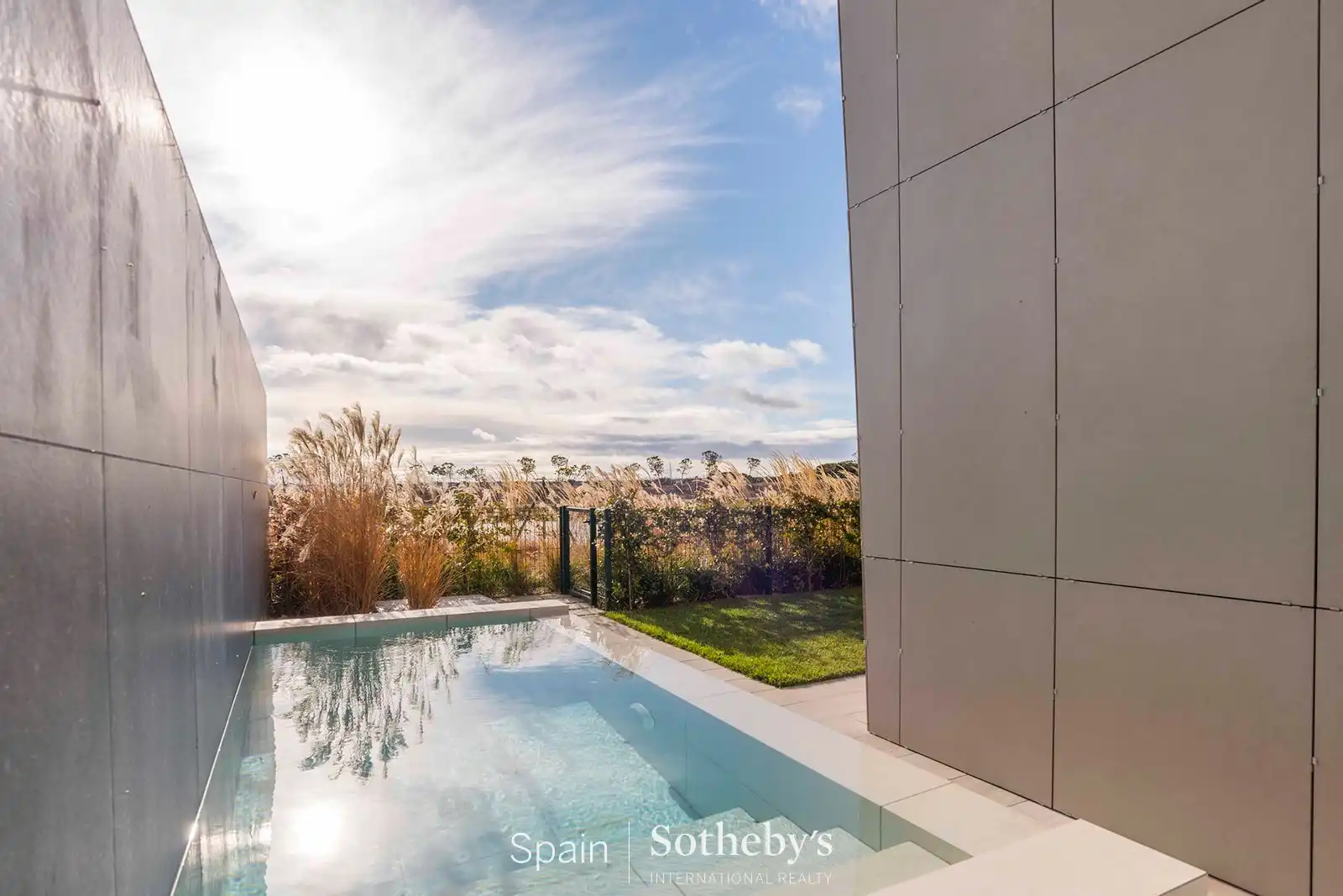 Piscina de Apartament de lloguer en Pozuelo de Alarcón amb Aire condicionat, Calefacció i Jardí privat