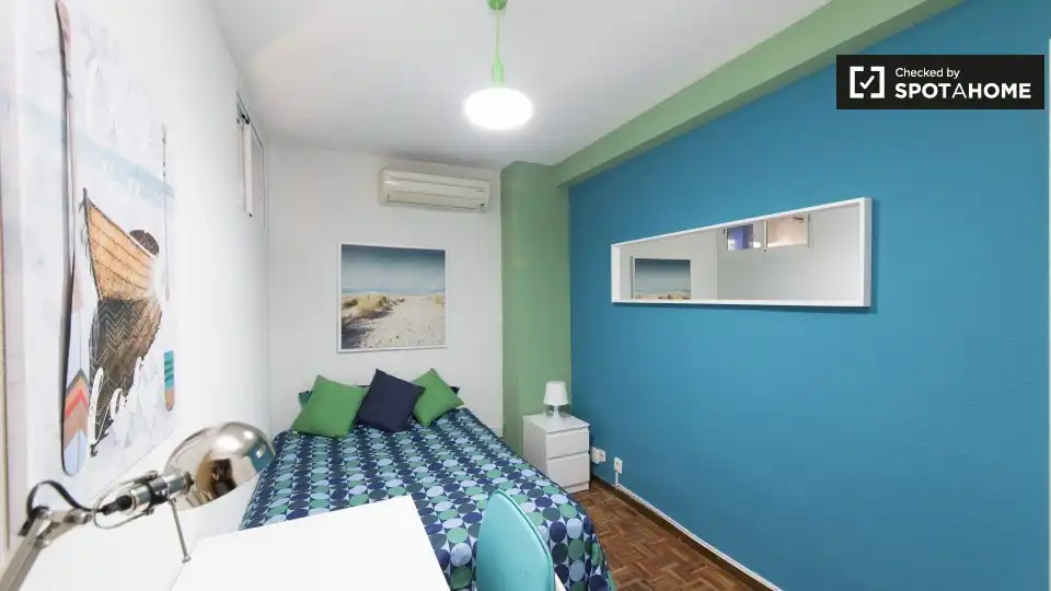 Habitación de Piso de alquiler en Alcalá de Henares con Aire acondicionado, Calefacción y Amueblado
