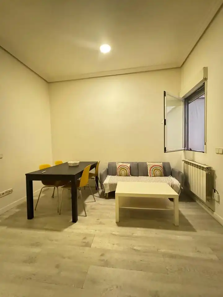 Sala d'estar de Planta baixa en venda en Madrid amb Calefacció i Moblat