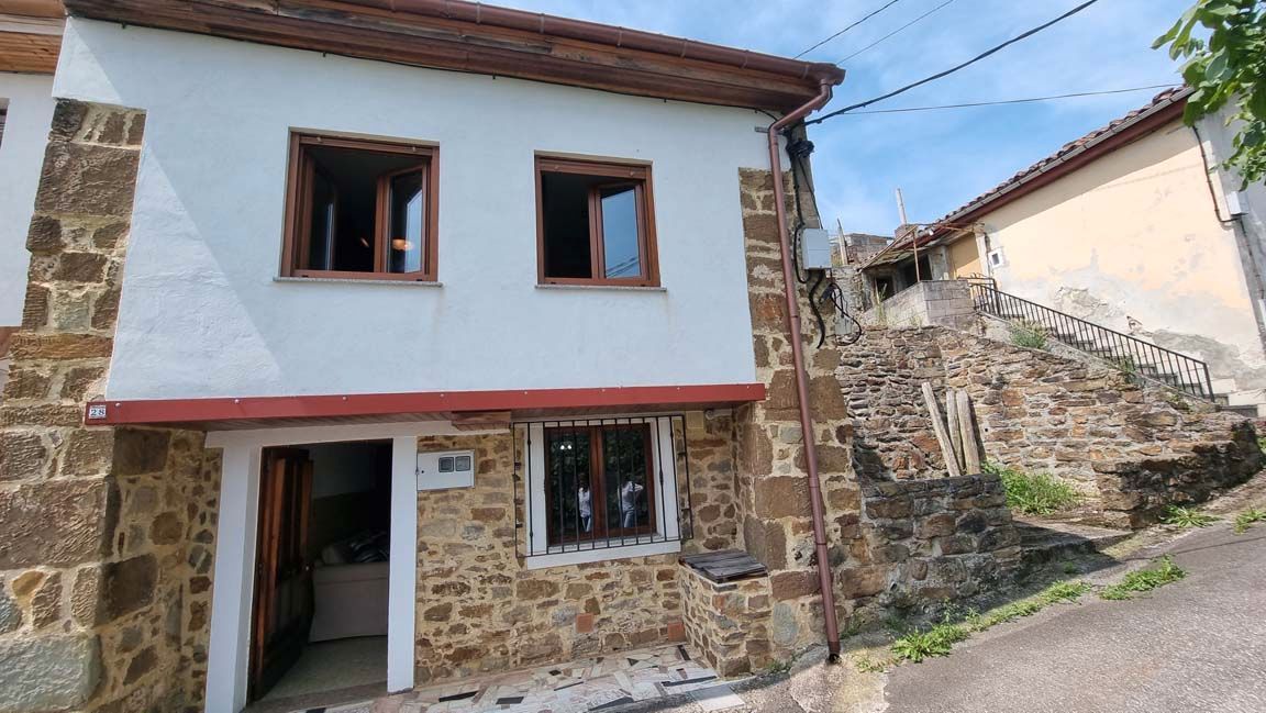Haus oder Chalet zum verkauf in Calle Rio Silvestre, San Martín del Rey Aurelio