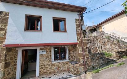 Vista exterior de Casa o xalet en venda en San Martín del Rey Aurelio amb Terrassa