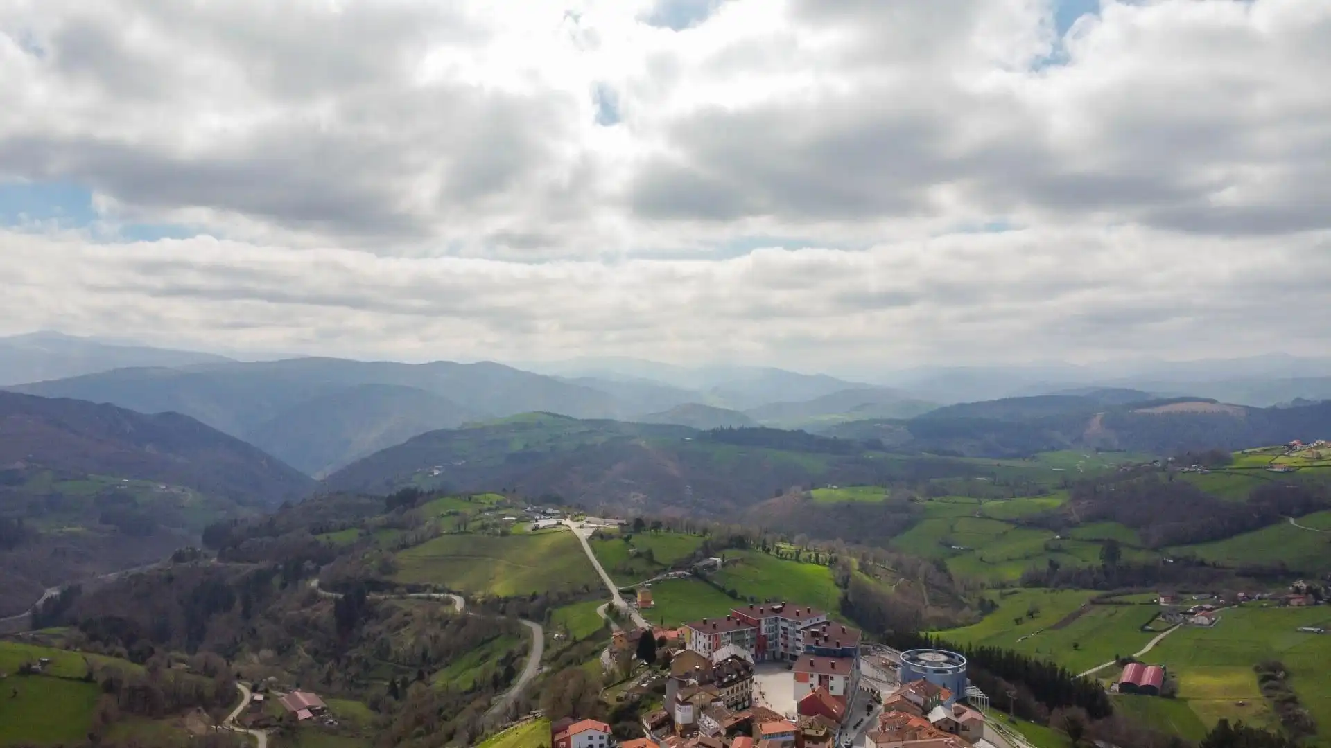Casa adosada en venta en CIMADEVILLA, 28, Tineo