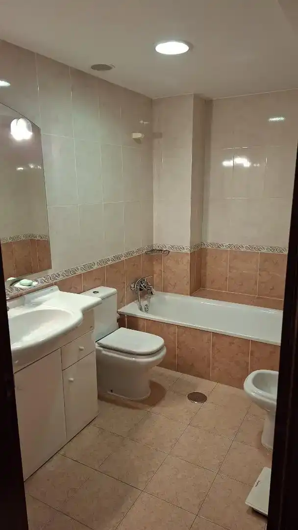 Bany de Pis en venda en Ourense Capital  amb Balcó