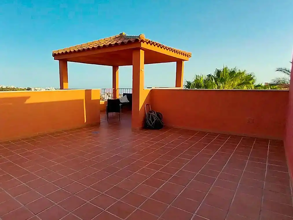 Terrasse von Wohnung zur Miete in Marbella mit Klimaanlage, Privatgarten und Schwimmbad