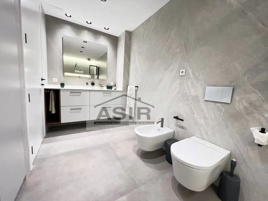Bathroom of Houses for sale in Algemesí  with Air Conditioner and Swimming Pool