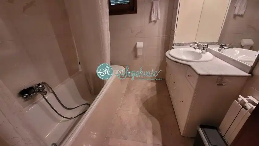 Baño de Piso en venta en Segovia con Calefacción y Balcón