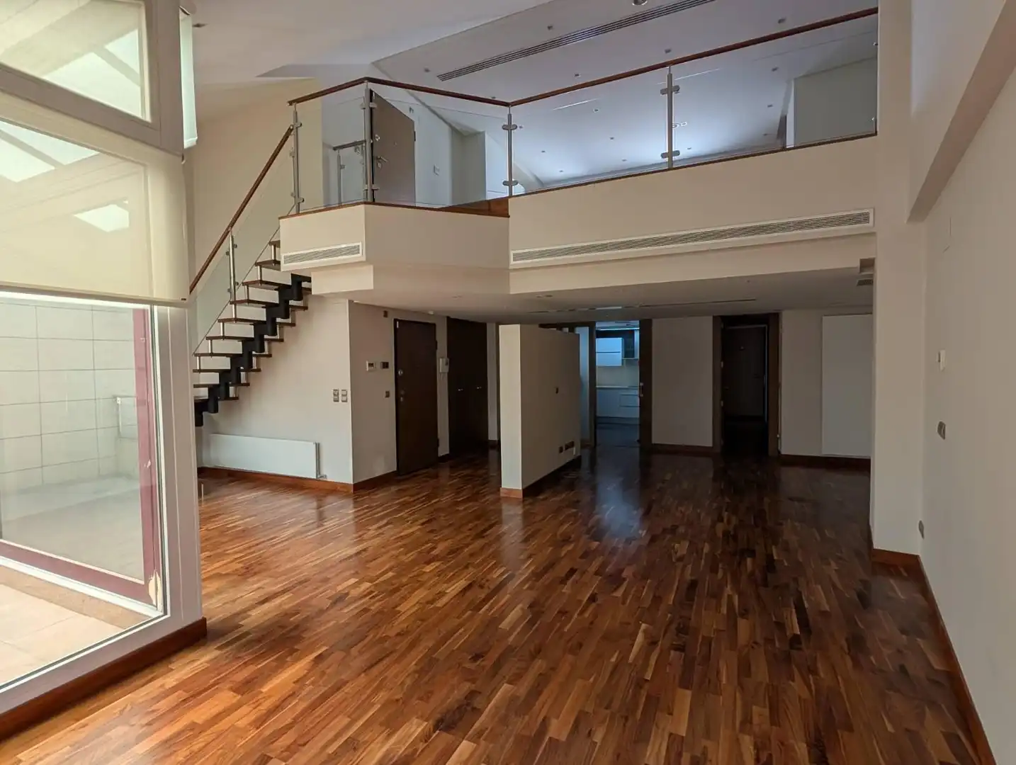 Ático de alquiler en Alicante / Alacant con Calefacción, Parquet y Terraza