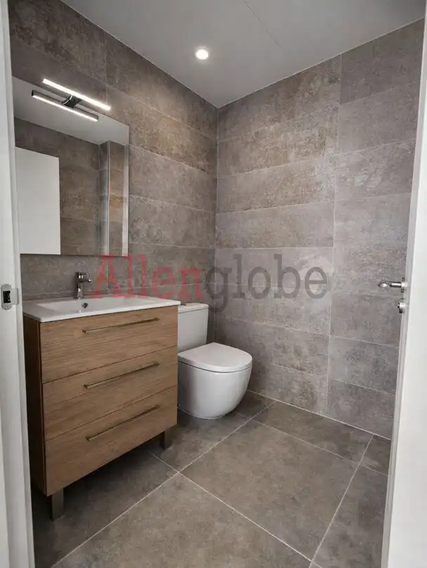 Badezimmer von Wohnung zur Miete in Gijón  mit Heizung und Abstellraum