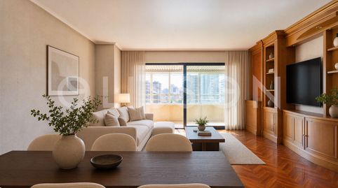 Amplia vivienda con terraza en urbanización privada con seguridad 24 horas en Chamartín, imatge 3