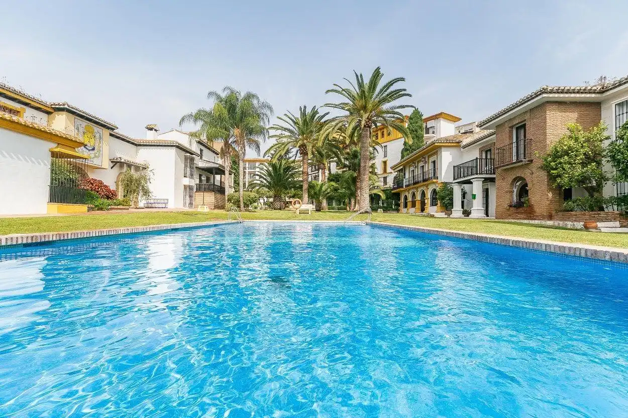 Piscina de Apartamento en venta en Fuengirola con Balcón y Piscina comunitaria